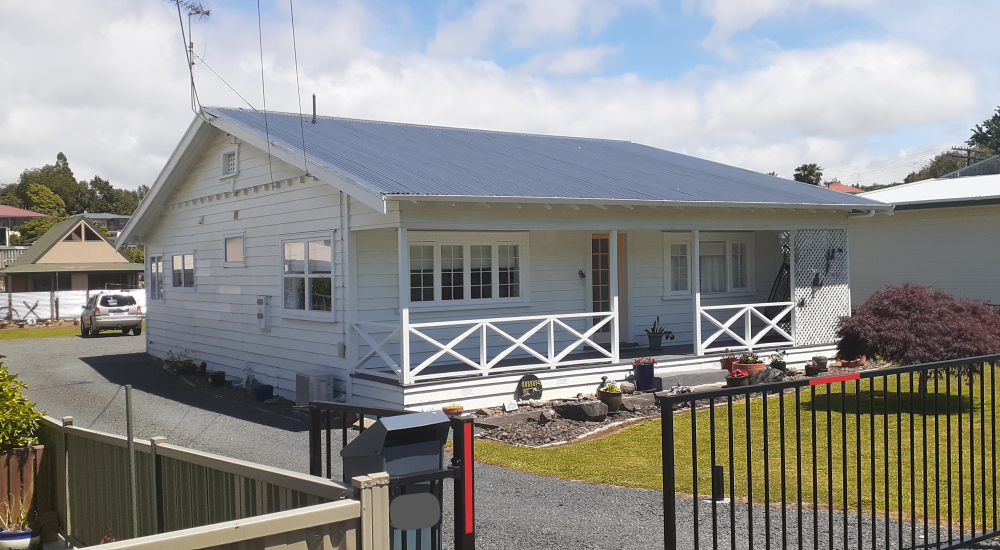 Kiwi house sitter and farm sitter. Available throughout New Zealand.