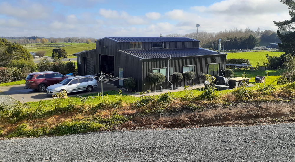 Kiwi house sitter and farm sitter. Available throughout New Zealand.