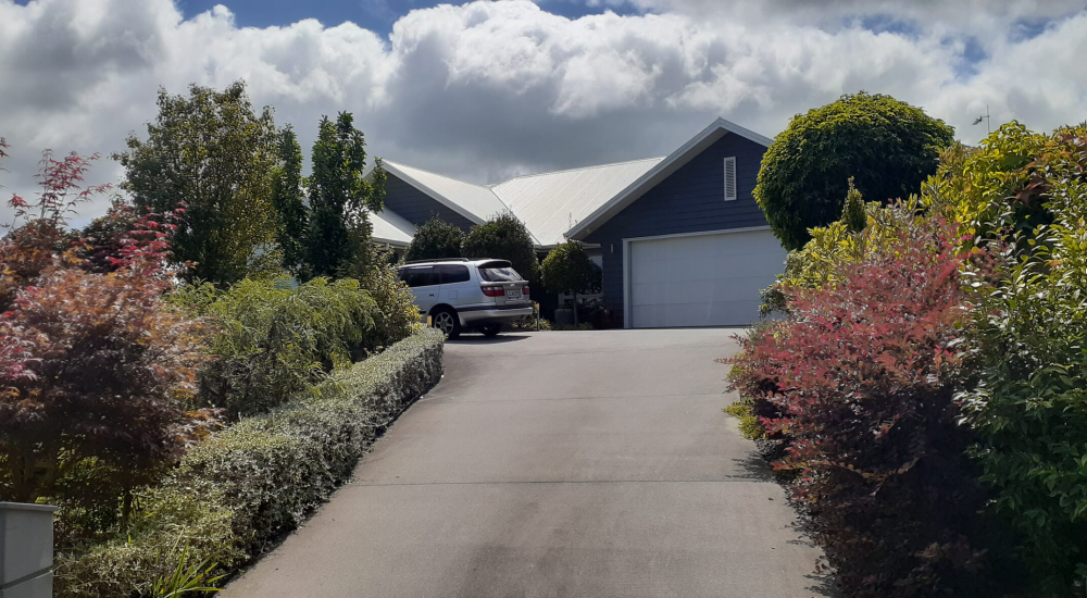 Kiwi house sitter and farm sitter. Available throughout New Zealand.