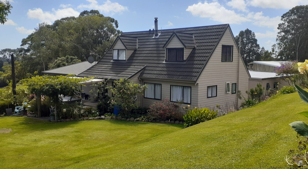 Kiwi house sitter and farm sitter. Available throughout New Zealand.